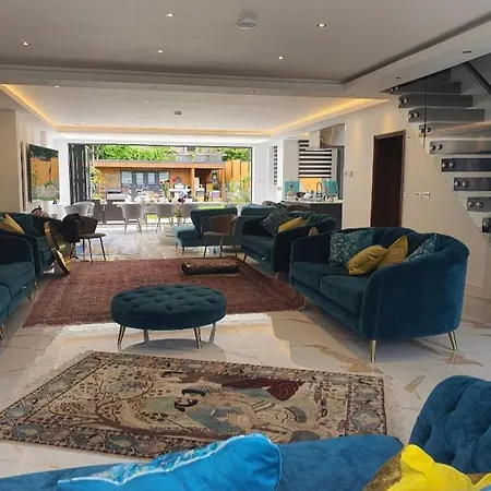 64 Salmon Street Homestay *