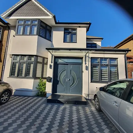 64 Salmon Street Homestay *