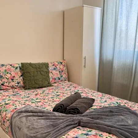 Flat In Acton Apartment *