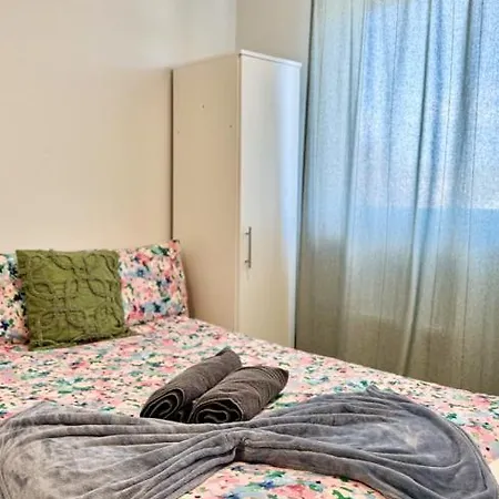 Flat In Acton