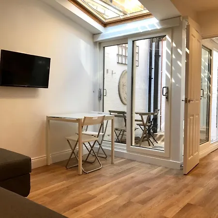 Holiday home Camden Terrace *