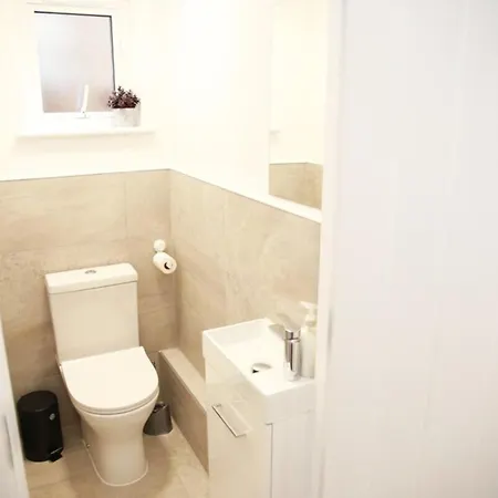 Cricklewood Deluxe Ensuite *