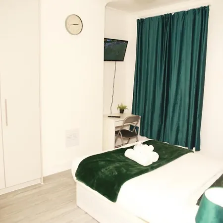 Cricklewood Deluxe Ensuite * London