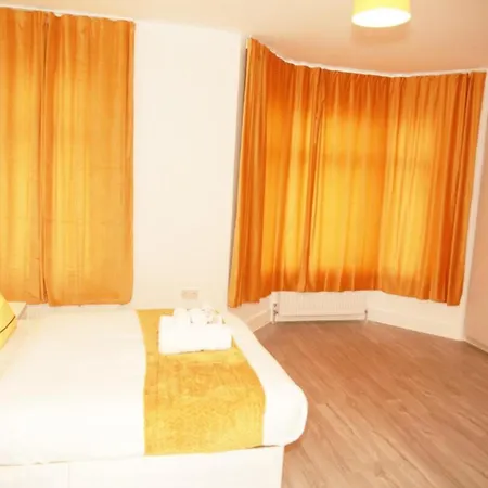 Cricklewood Deluxe Ensuite * London