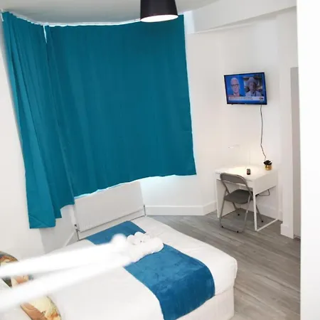 Cricklewood Deluxe Ensuite *
