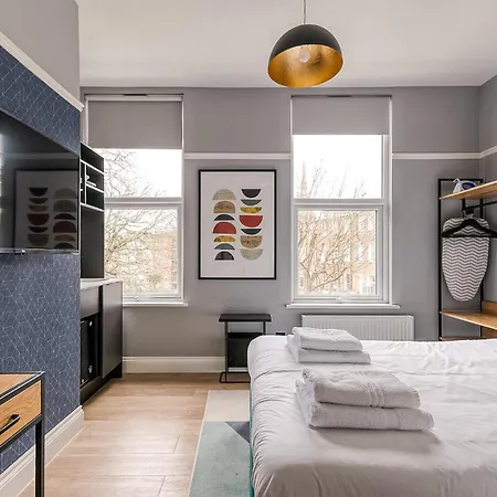Kensington - Warwick Road 3*