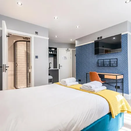 Kensington - Warwick Road 3*