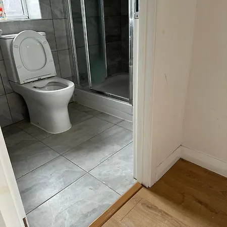Double With Free Wifi Keedonwood Road *