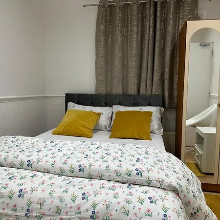 Double With Free Wifi Keedonwood Road Guest house Bromley