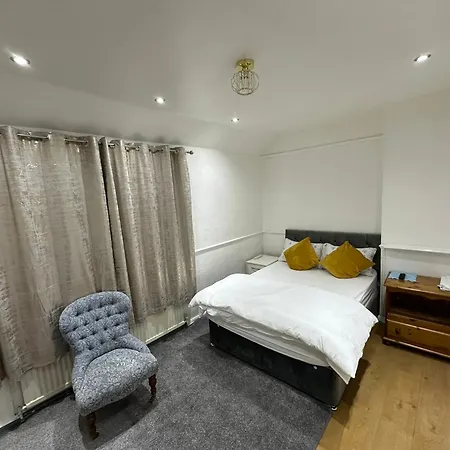 Guest house Double With Free Wifi Keedonwood Road Bromley