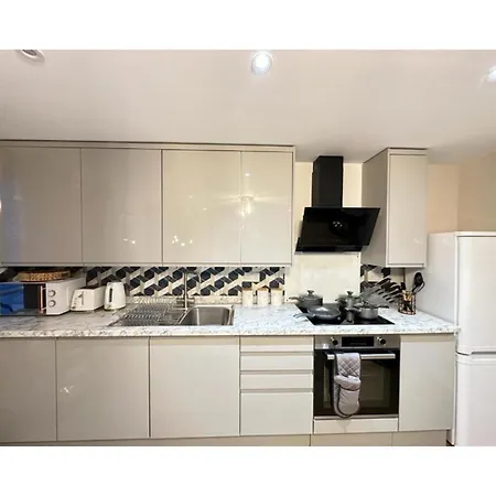 F3- Gorgeous 1 Bed Flat Near Edgware Road Station Apartment London