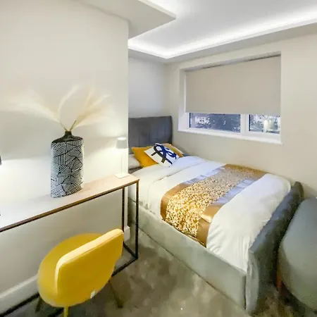 Apartment Charming Garden Retreat 3bdr With Hot Tub And Sauna *