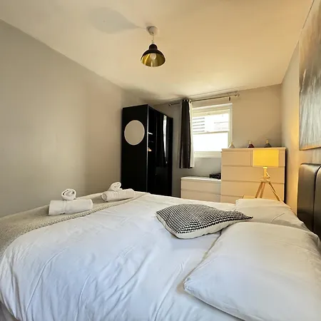 Cosy Near *kings Cross* Station Apartment *