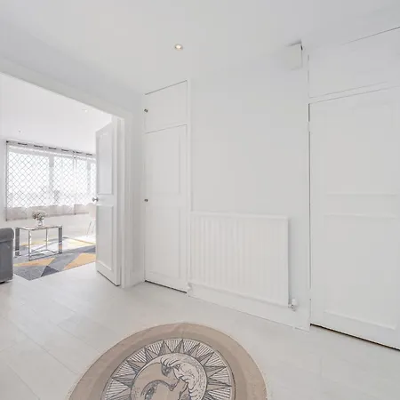 Stunning Flat In Chelsea, Kings Road With Balcony * Londyn