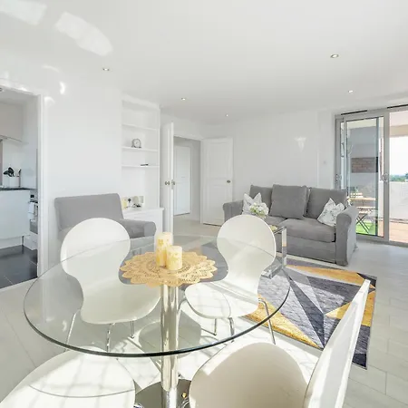 Apartament Stunning Flat In Chelsea, Kings Road With Balcony