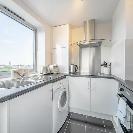 Stunning Flat In Chelsea, Kings Road With Balcony *
