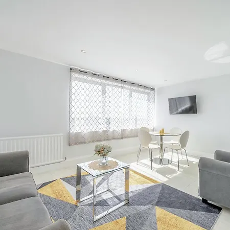 Stunning Flat In Chelsea, Kings Road With Balcony