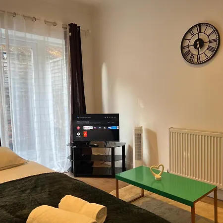 Lovely Garden Flat Near Emirates Stadium And Kings Cross St Pancras Station Apartment London