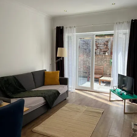 Lovely Garden Flat Near Emirates Stadium And Kings Cross St Pancras Station Apartment
