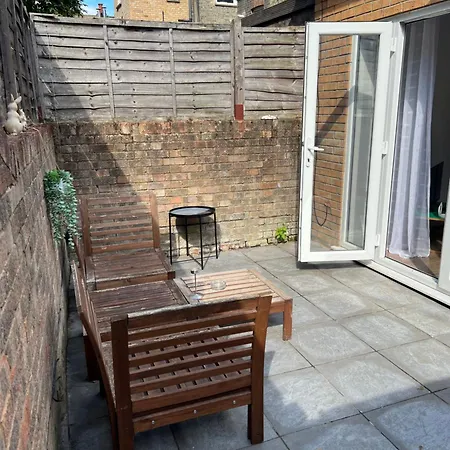 Lovely Garden Flat Near Emirates Stadium And Kings Cross St Pancras Station *
