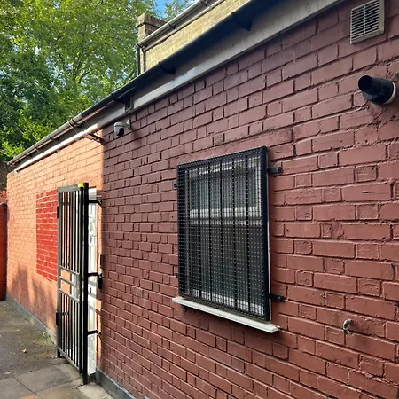 Lovely Garden Flat Near Emirates Stadium And Kings Cross St Pancras Station London