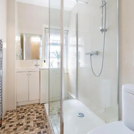 Prime Location One-bed By Bond Street Londra