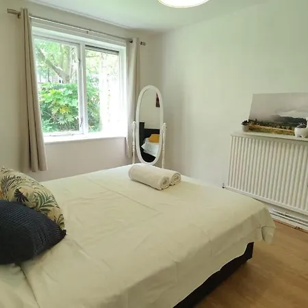 2 Bed Brick Lane Flat, Liverpool St