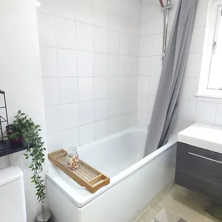 Apartment 2 Bed Brick Lane Flat, Liverpool St *