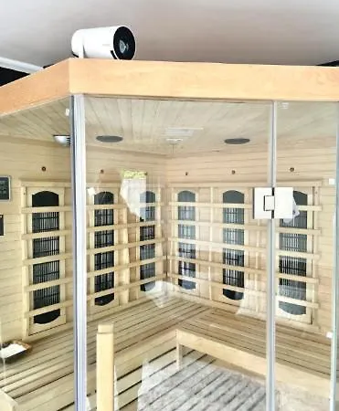 Modern 2bed Pad W/ Hot Tub Holiday home *