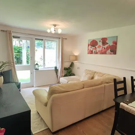 2 Bed Brick Lane Flat, Liverpool St Apartment London