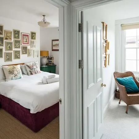 Artists Comfy Home, Near Camden Market London