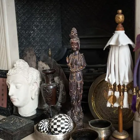 Artists Comfy Home, Near Camden Market *
