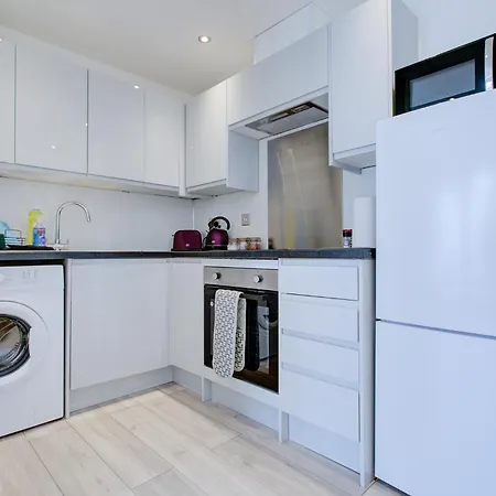 Charming 3 Bedroom House * Romford