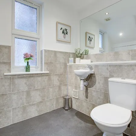 Charming 3 Bedroom House Apartment