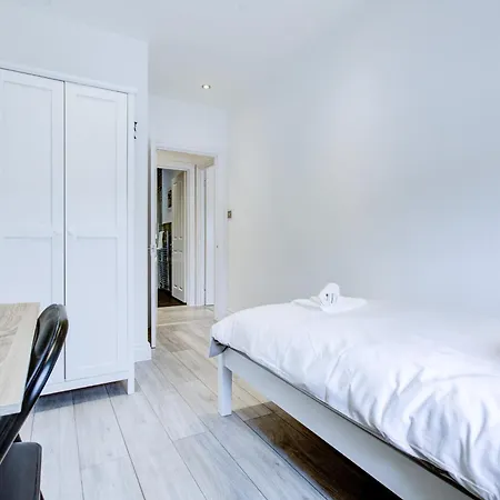 Charming 3 Bedroom House Apartment