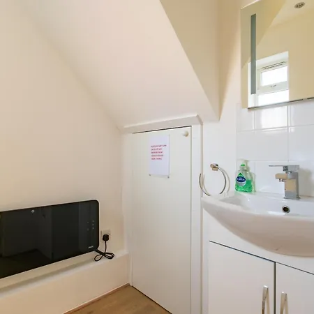 Modern 2bed Pad W/ Hot Tub Holiday home Barking (Greater London)