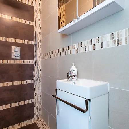 Modern 2bed Pad W/ Hot Tub Barking (Greater London)