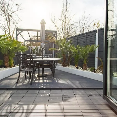 Modern 2bed Pad W/ Hot Tub Barking (Greater London)
