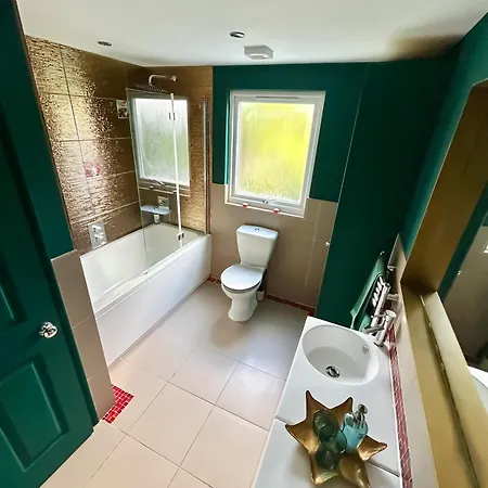 The Crown Loft Ensuite Luxury Kingston upon Thames (Greater London)