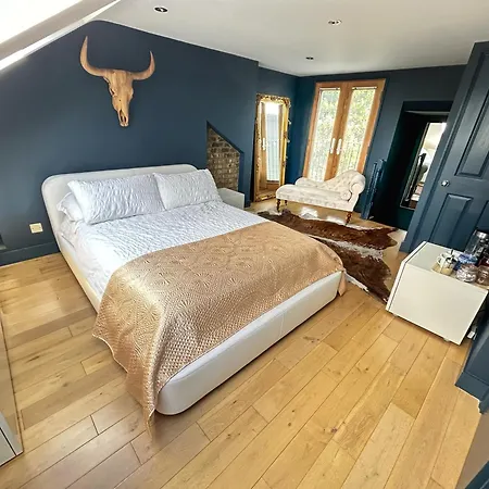 Homestay The Crown Loft Ensuite Luxury