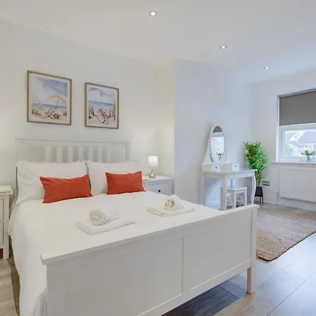 Apartment Charming 3 Bedroom House Romford