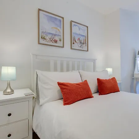 Apartment Charming 3 Bedroom House *