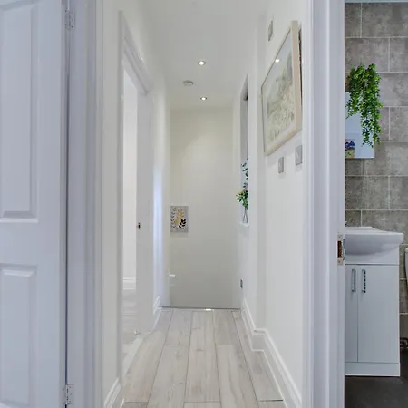 Apartment Charming 3 Bedroom House Romford