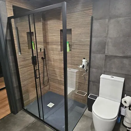 Milford House Apartment *