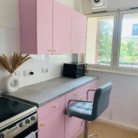 Apartment Entire House! Beautiful And Airy! London