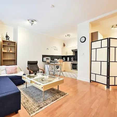The Perfect Queensway Apartment