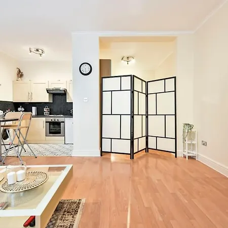 The Perfect Queensway Apartment London