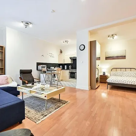 The Perfect Queensway Apartment