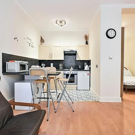 The Perfect Queensway Apartment London