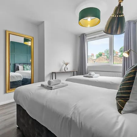 Apartment Spacious 3 Bedroom Whitechapel With Garden By Gold *